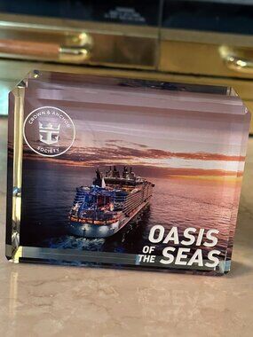 New in Original Box “Oasis of the Seas” Stunning Crystal Block collectors piece